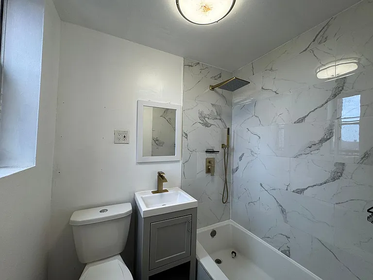 24 Gifford Ave #54E — Photo 3