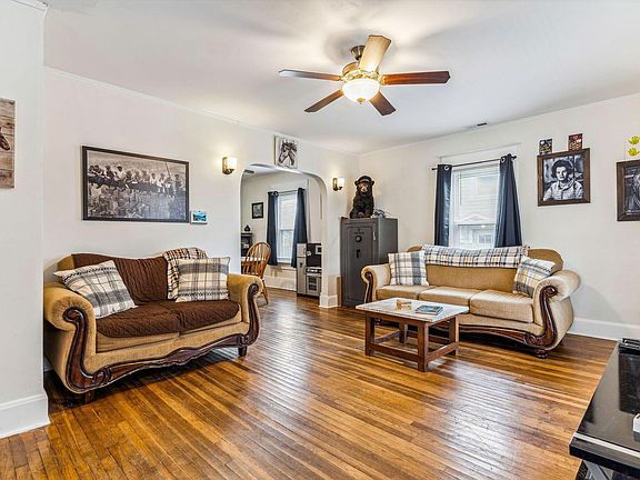 5th image of 819 Uncapher Ave