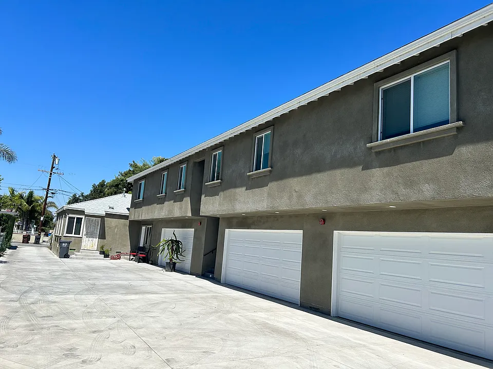 Triplex. Rentals sit above garages. No shared walls with other rentals.