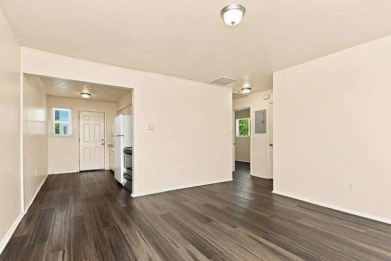 2646 Home Ave — Photo 3