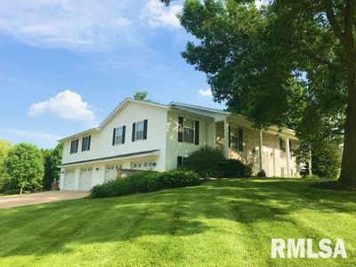 3325 Spencer Dr, Bettendorf, IA, 52722