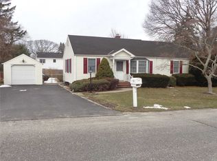 20 McGaw Ave, Lake Grove, NY 11755