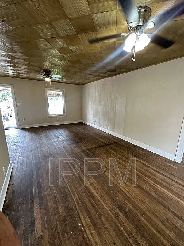 3 bed, 2.0 bath, 847 sqft, $900 — Photo 3