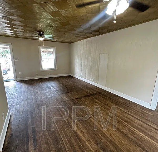 501 W Pierce Ave — Photo 3