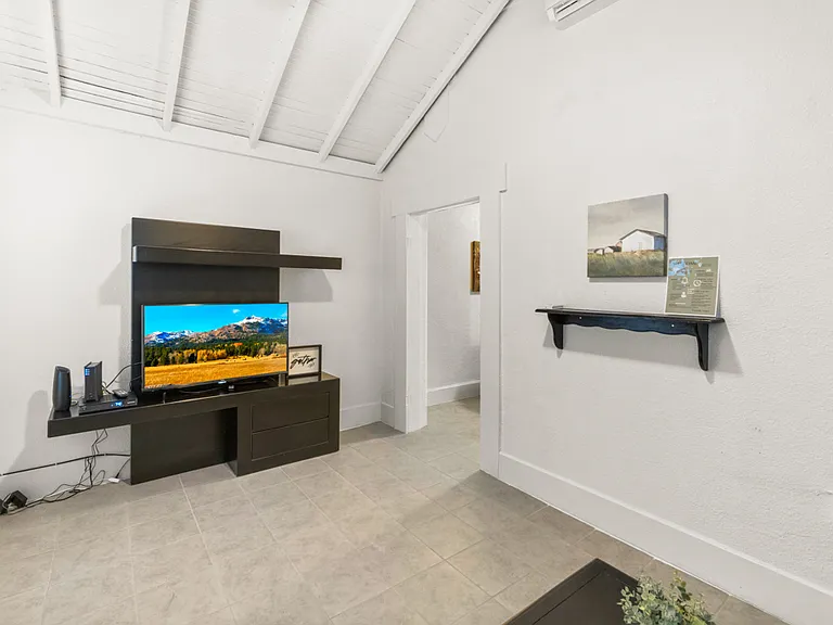 3522 Altura Ave #B — Photo 12