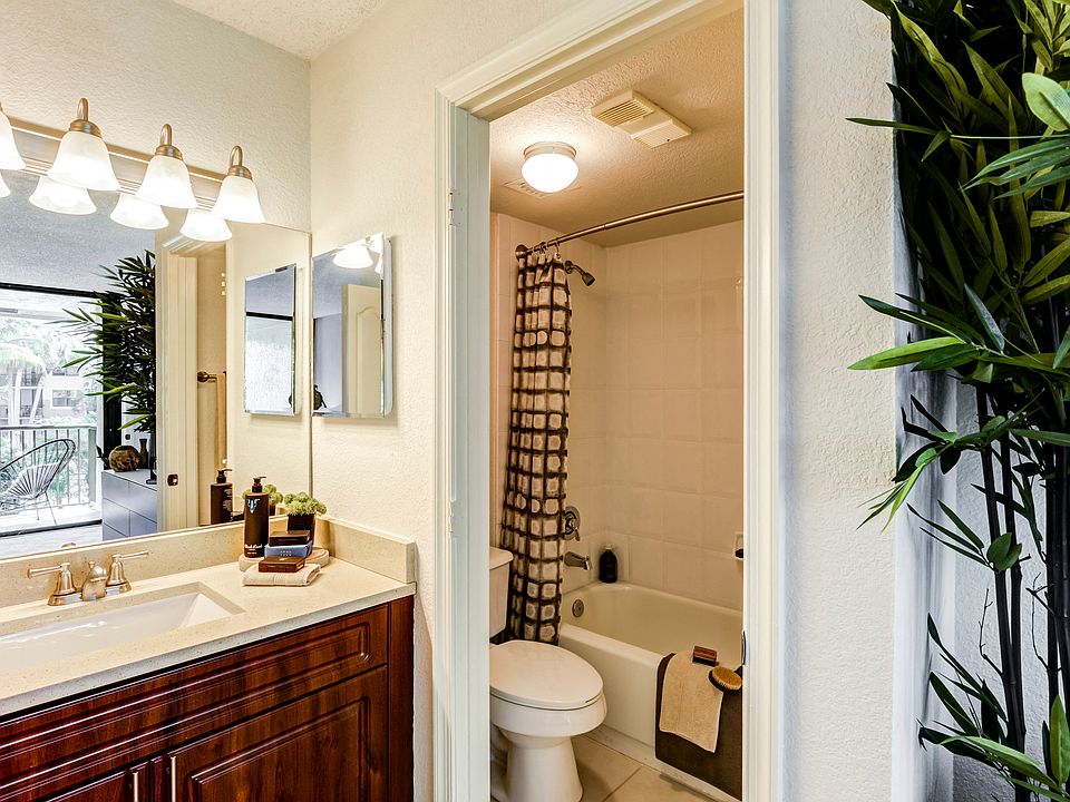 Gables Town Place Model bathroom