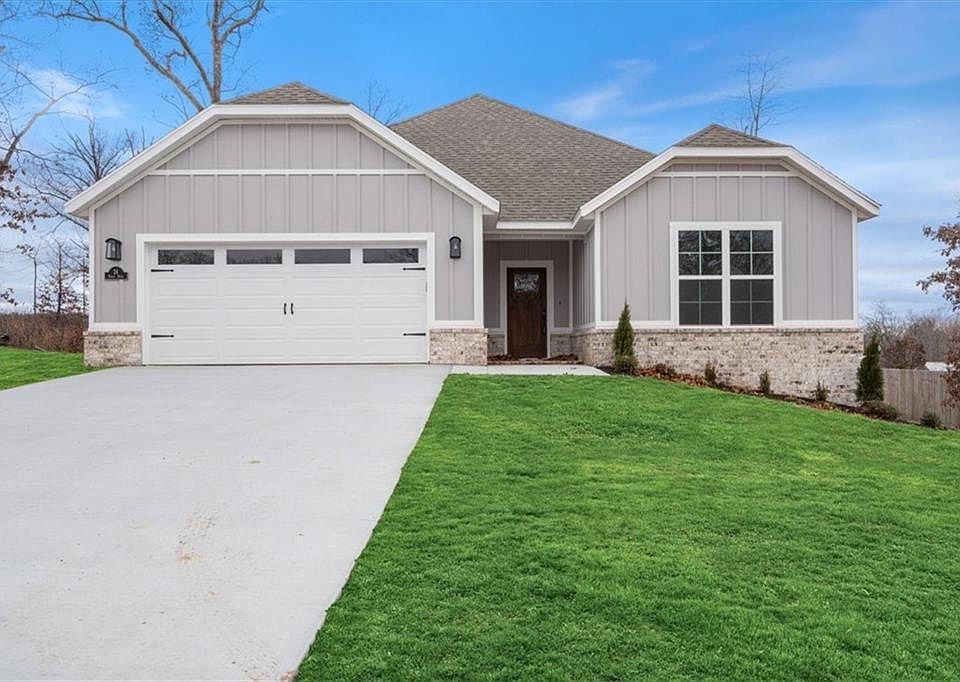 1st image of 5 Stoneleigh Ln