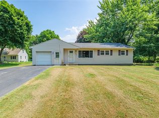 838 Chestnut Bnd, Webster, NY 14580