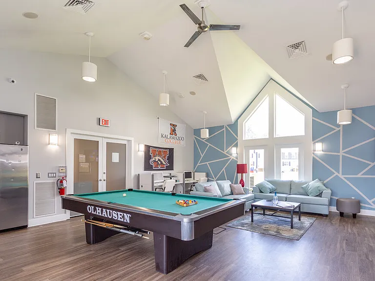 The Paddock Townhomes - Student Living Priced Per Room — Photo 12