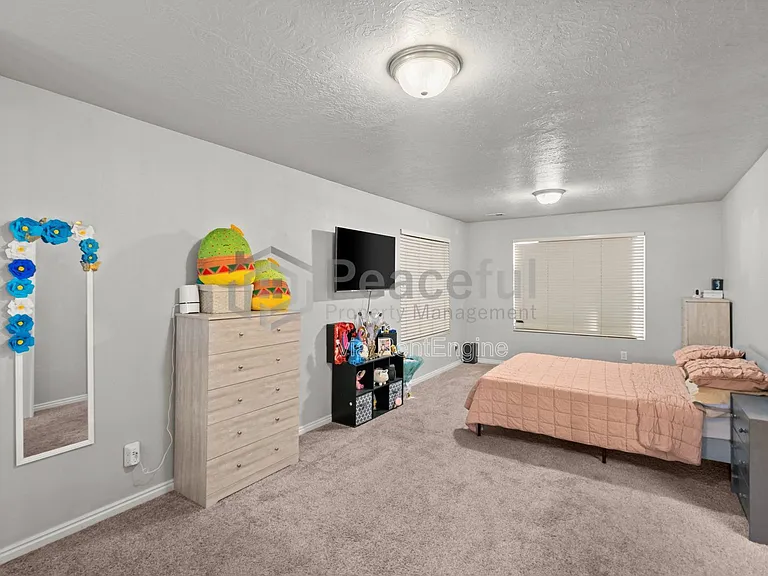 1541 W West Lane Ct — Photo 18