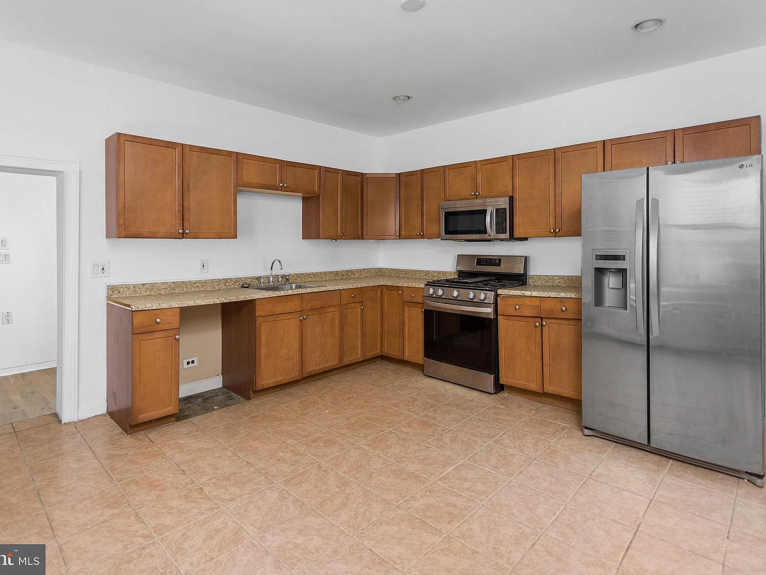 4 bed, 1.5 bath, 1536 sqft, $2,700 — Photo 4