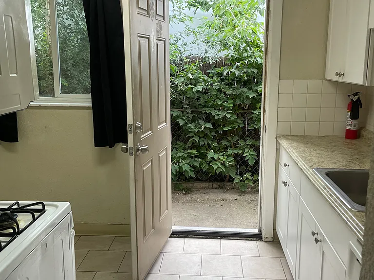 1440 Clinton St — Photo 7
