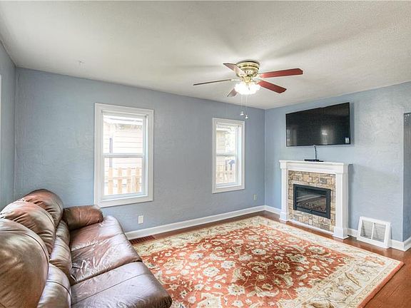 5th image of 2726 Walker Ave