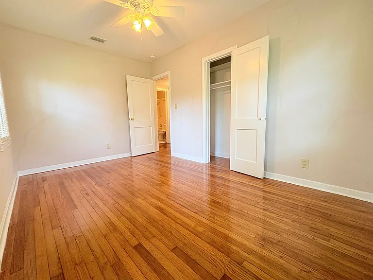 606 Collins Dr — Photo 10