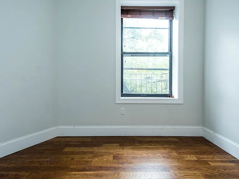 1635 Putnam Ave #5D — Photo 2