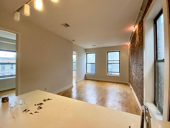 3rd image of 543 Throop Ave #4L