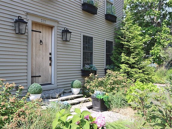 5th image of 211 W Washington St