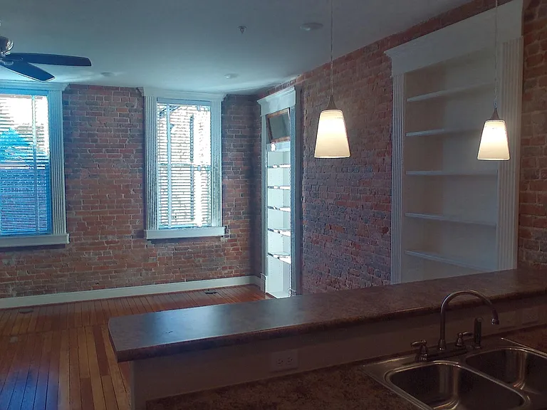 114 E University St #7 — Photo 8