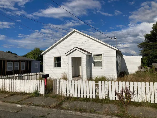741 B St, Crescent City, CA 95531