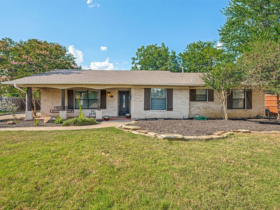 1st image of 221 Linda Ln