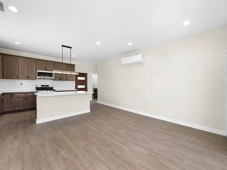 3904-10 Alpha St #3906 — Photo 11