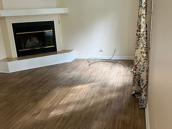 3rd image of 114 Abbey Ct