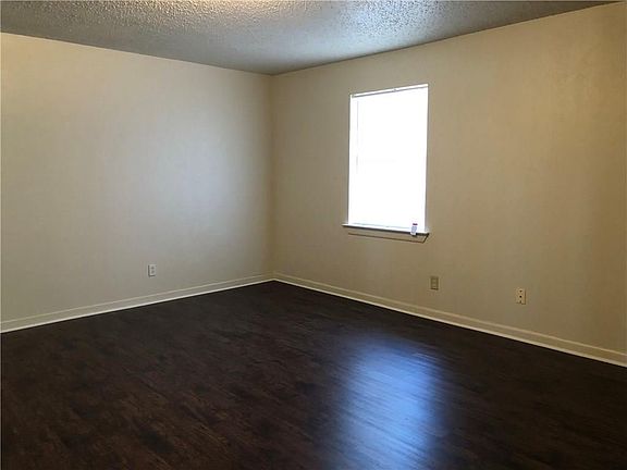 5th image of 104 Campbell St