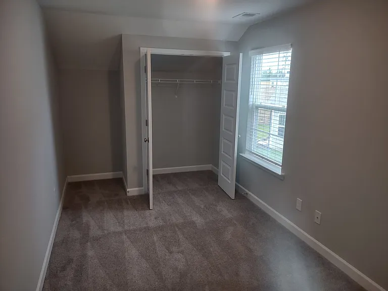 1031 Ashcroft Cir — Photo 41