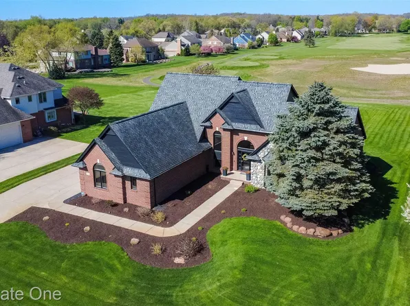 418 Gleneagles, Highland, MI 48357