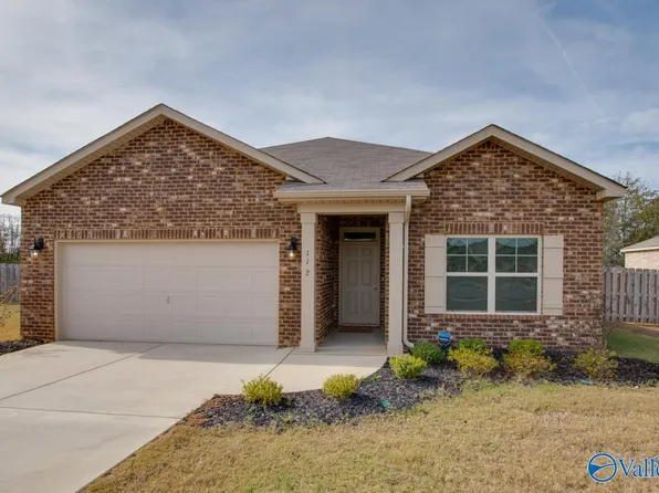 112 Cave Springs Cir, Owens X Rds, AL 35763