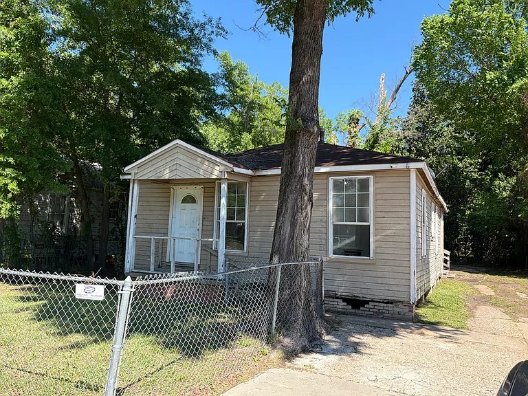 5337 Hearne Ave — Photo 2