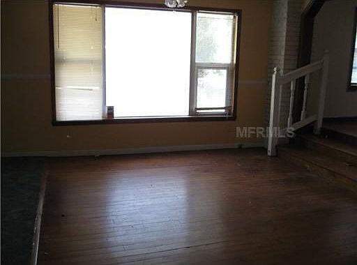 3rd image of 828 Georgia Ave