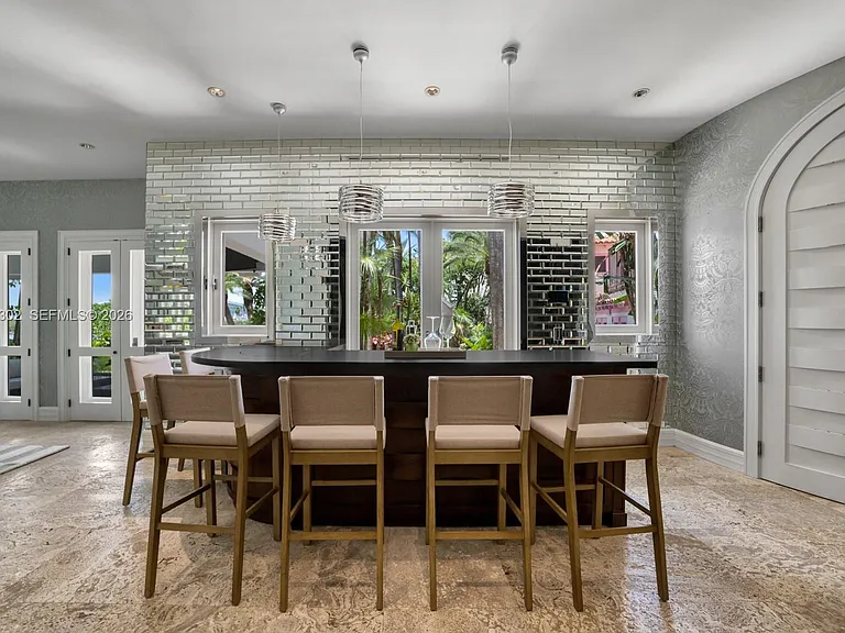 16 Palm Ave — Photo 10