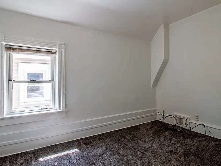 1612 Baxter Ave — Photo 12