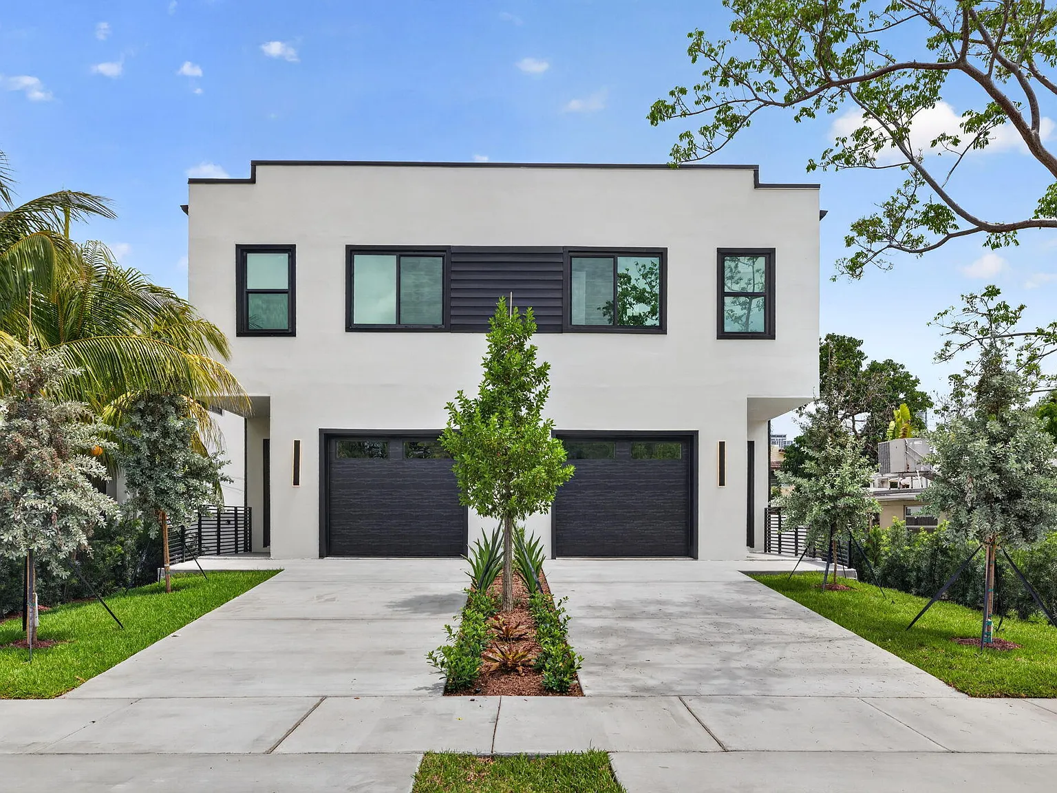 4 bed, 3.5 bath, 2265 sqft, $7,899 — Photo 2