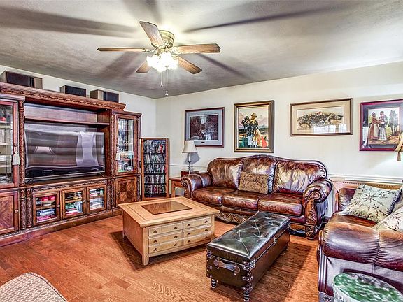 5th image of 1733 Manor Ct