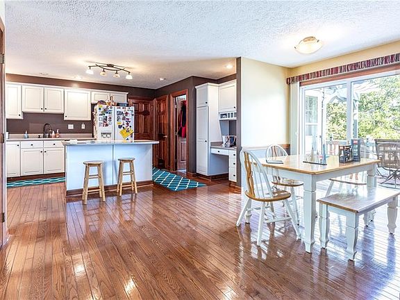 5th image of 209 Greenridge Dr