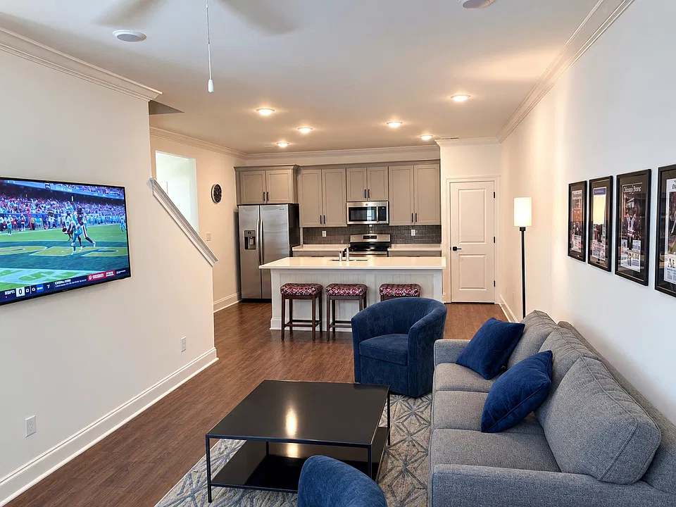 645 Cottage Grove Cir