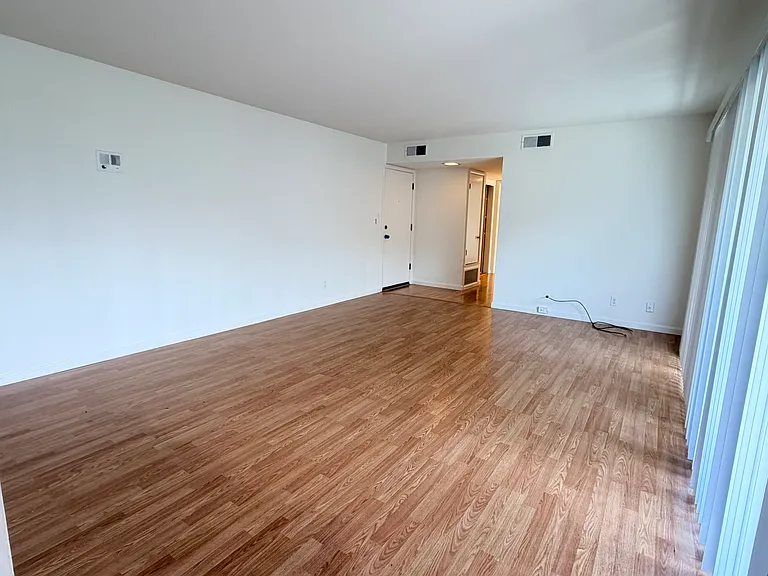 151 S Magnolia Ave #9 — Photo 5