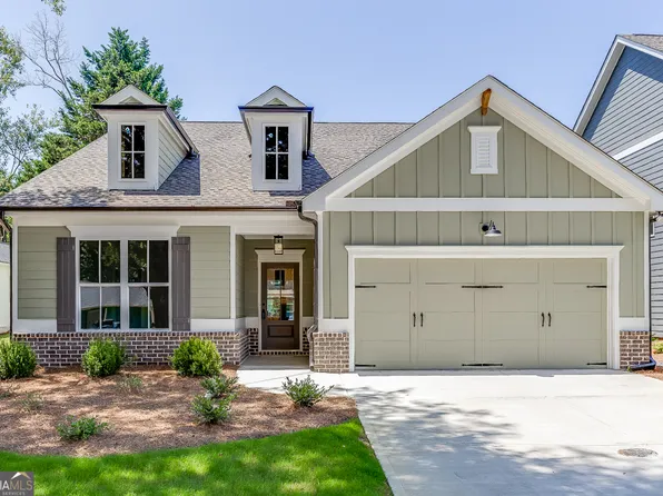 6041 Morrow Dr, Flowery Branch, GA 30542