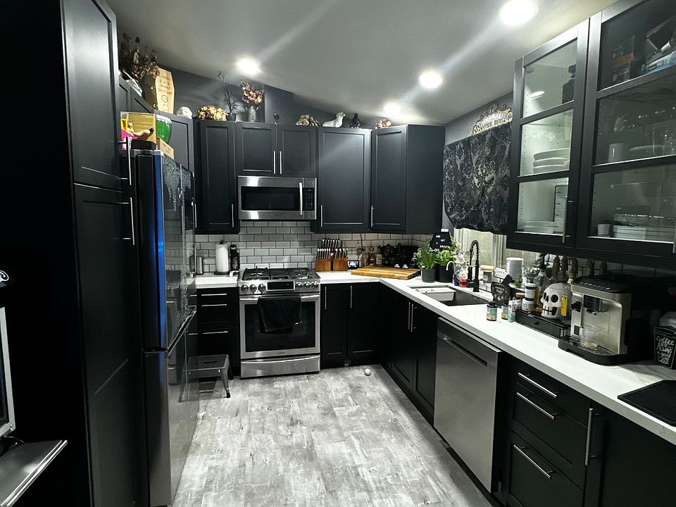 2nd image of 250 Hawthorne Dr