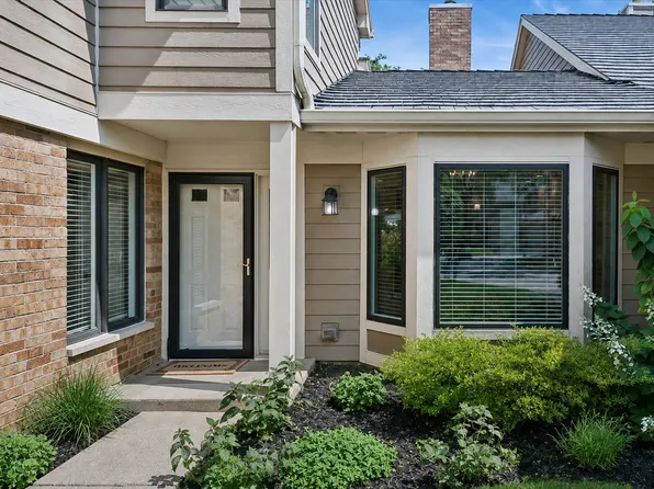1204 Chatham Ct #1204, Libertyville, IL 60048