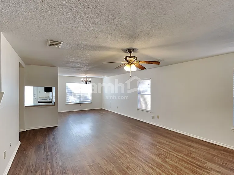 8135 Chestnut Manor Dr — Photo 4
