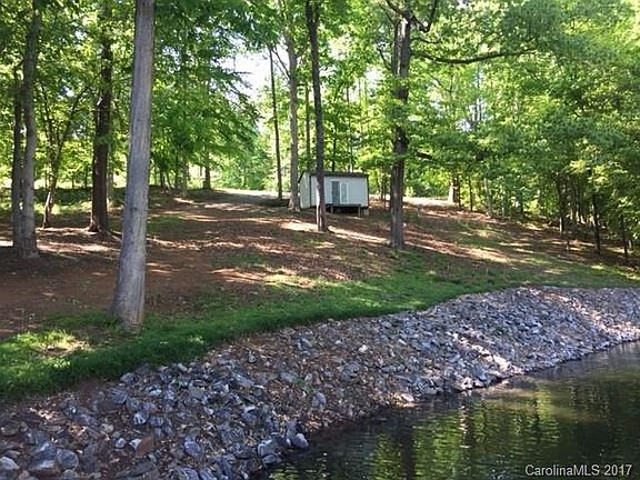 3rd image of 131 Windwood Ln