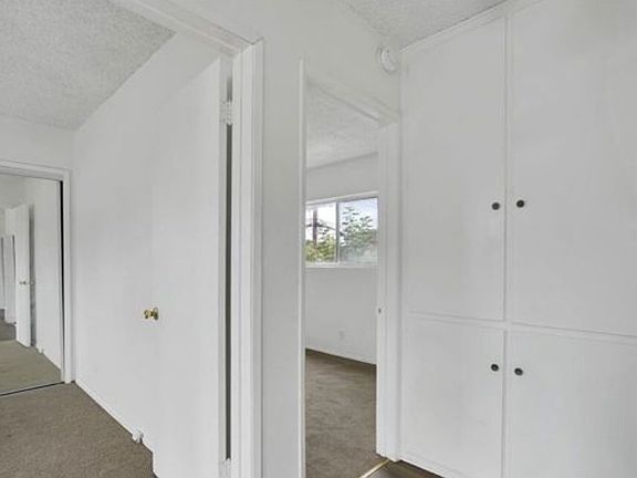 4th image of 919 E 92nd St #1 & 2