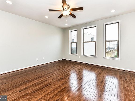 3rd image of 42420 Dogwood Glen Sq
