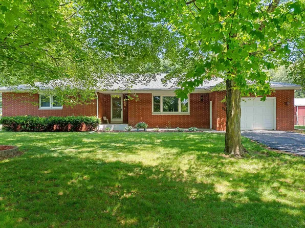 2100 California Rd, Pekin, IL 61554