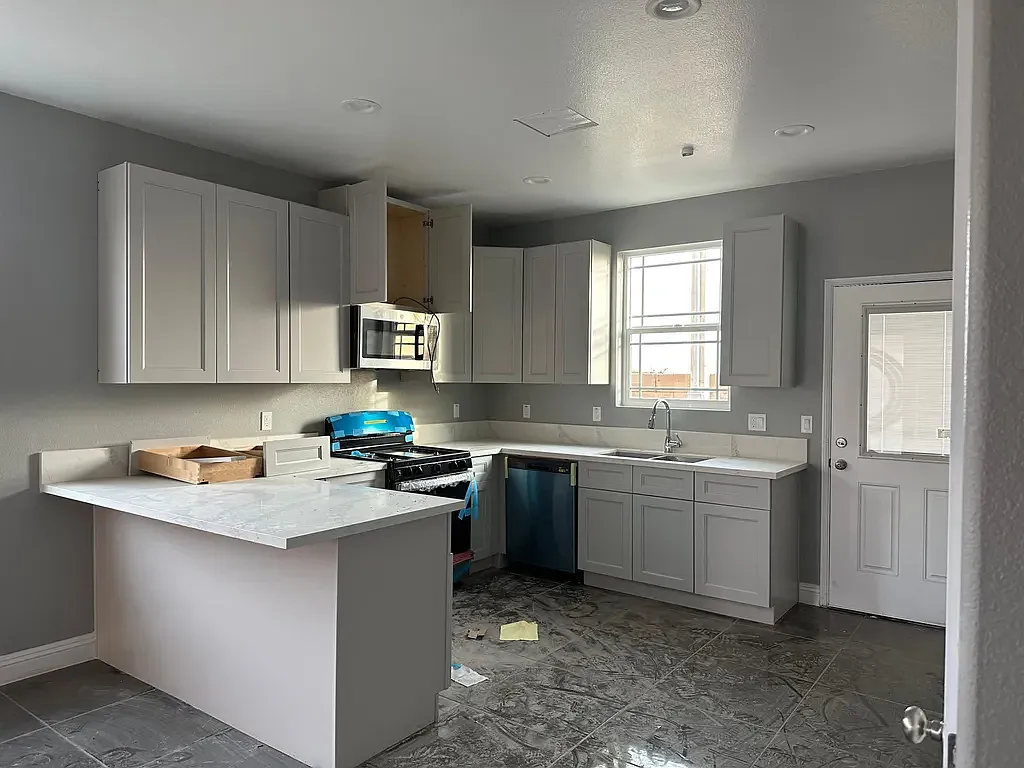 3 bed, 1100 sqft, $3,150 — Photo 3