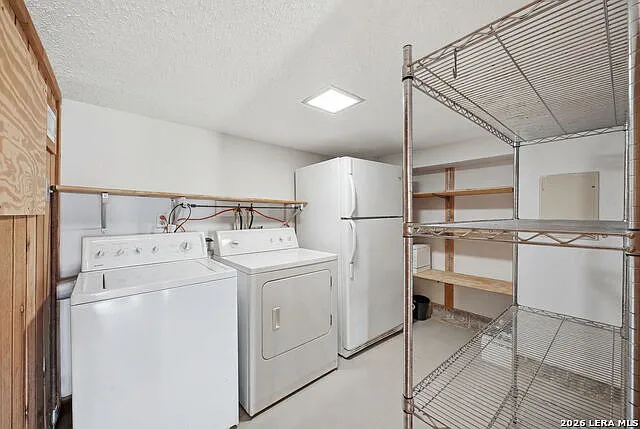 2681 Lakeview Dr — Photo 24