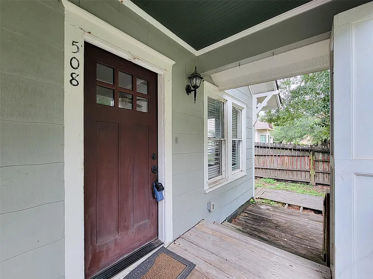 508 W Lang St — Photo 2